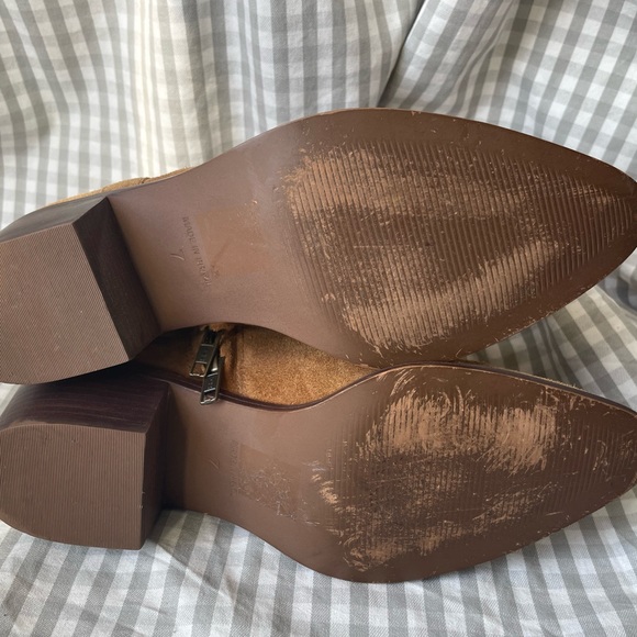 Madewell suede western cowboy inspired ankle Hailie boots in great condition. - Picture 6 of 16